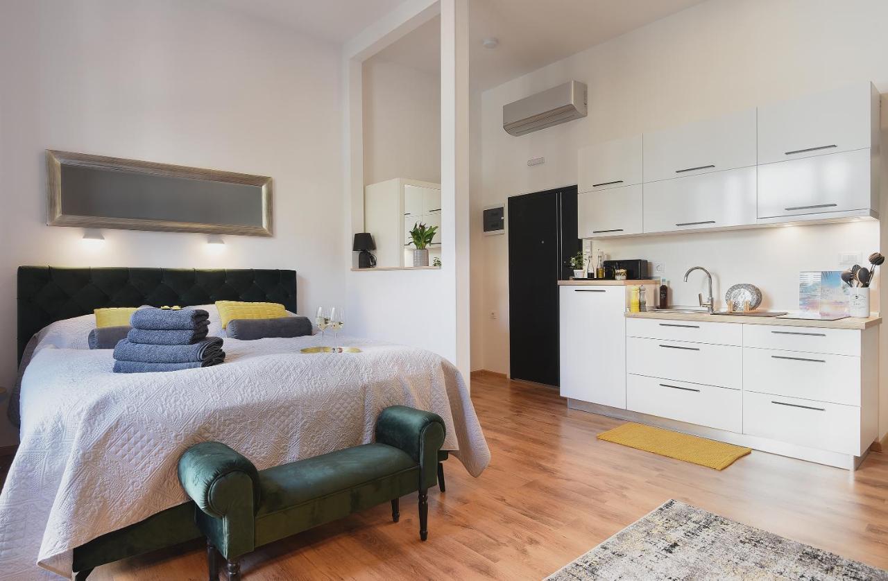E&F Luxury Apartments Pula Ngoại thất bức ảnh